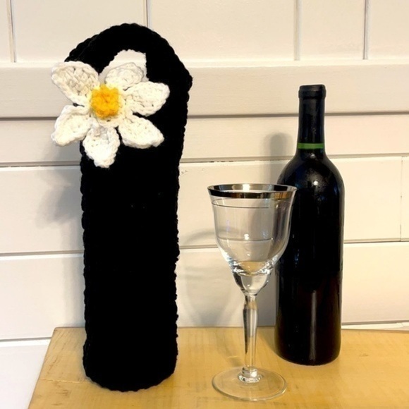 $10 SALE Handmade Crochet Wine Bottle Holder Gift Bag Party Holiday Host Alcohol - Picture 3 of 6